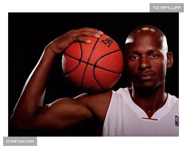 查尔斯李优化进攻轮转 全队三分命中率提升至37.1%